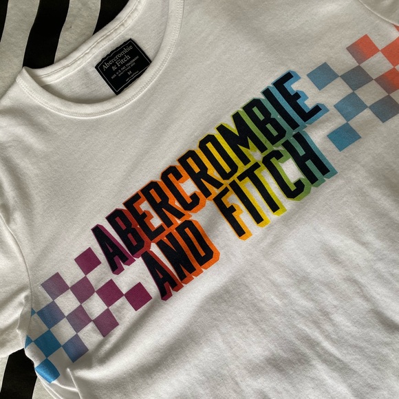 *NEVER WORN* Abercrombie T-shirt - Picture 2 of 2